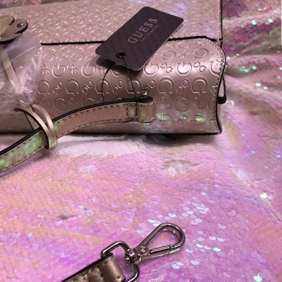SOLD on Ⓜ️?Guess? champagne bag/wallet set - Picture 4 of 5